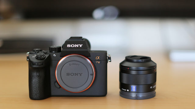 SONY α7 IIIとSonnar T* FE 35mm F2.8 ZAを並べて撮影