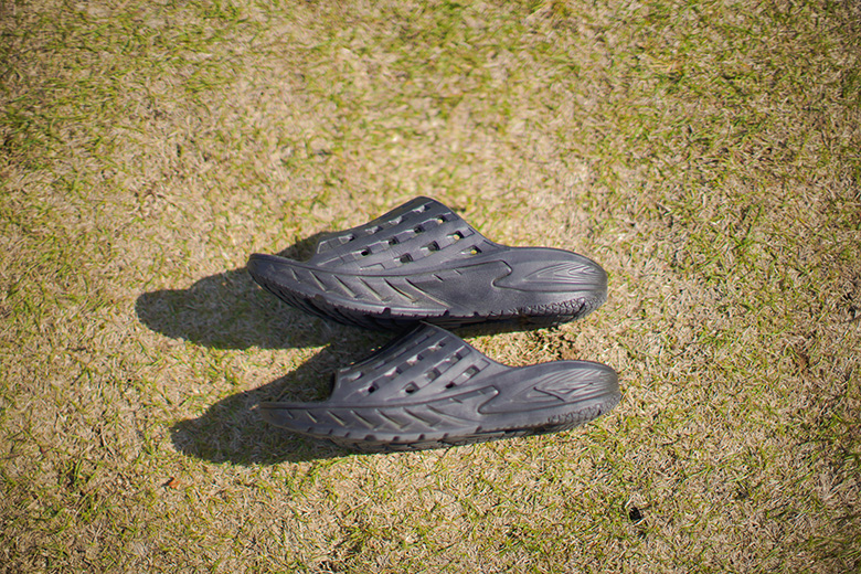 HOKA ONE ONE ORA RECOVERY SLIDE真横から