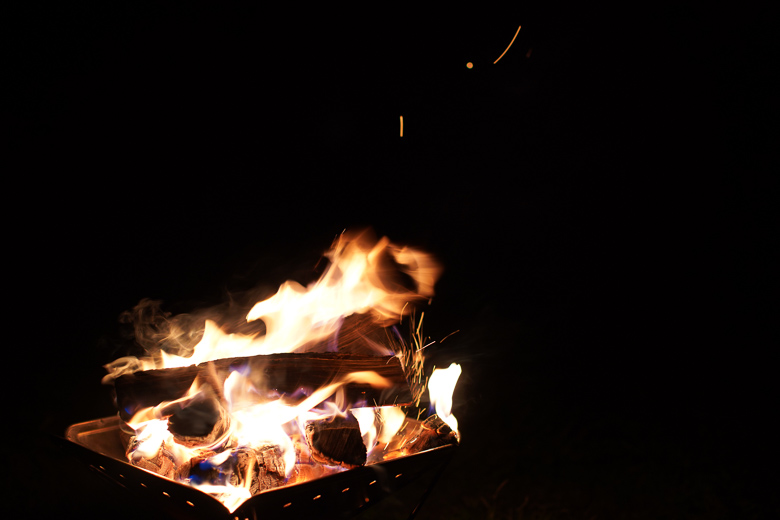 戸隠キャンプ場で焚き火