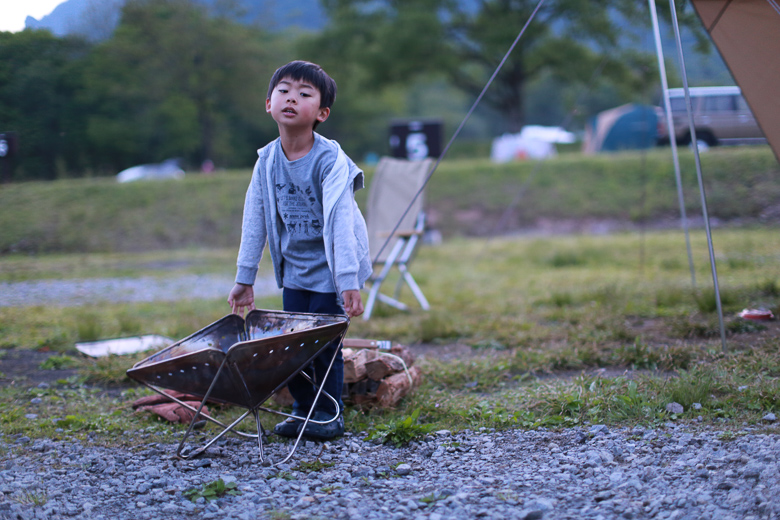 戸隠キャンプ場で焚き火