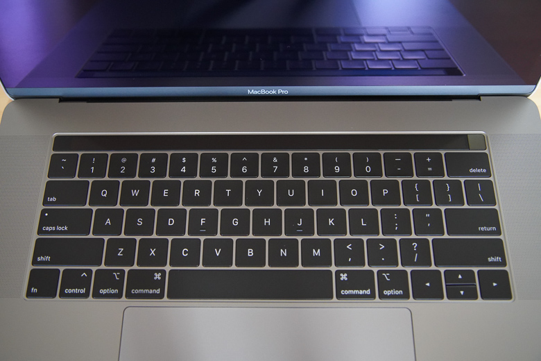 新型MacBook Pro 第3世代バタフライキーボード
