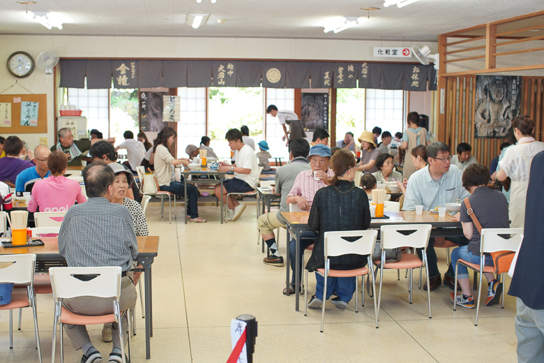 ドライブイン金龍の店内 大岩山