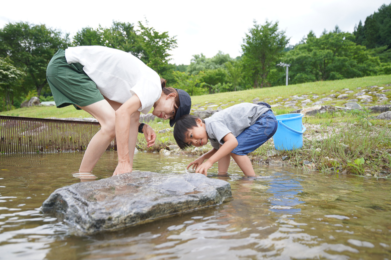 利賀国際キャンプ場 いわなつかみ取り体験