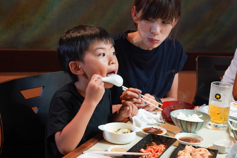 焼肉 光燁で家族で食事