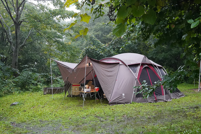 雨飾高原キャンプ場 雨キャンプ