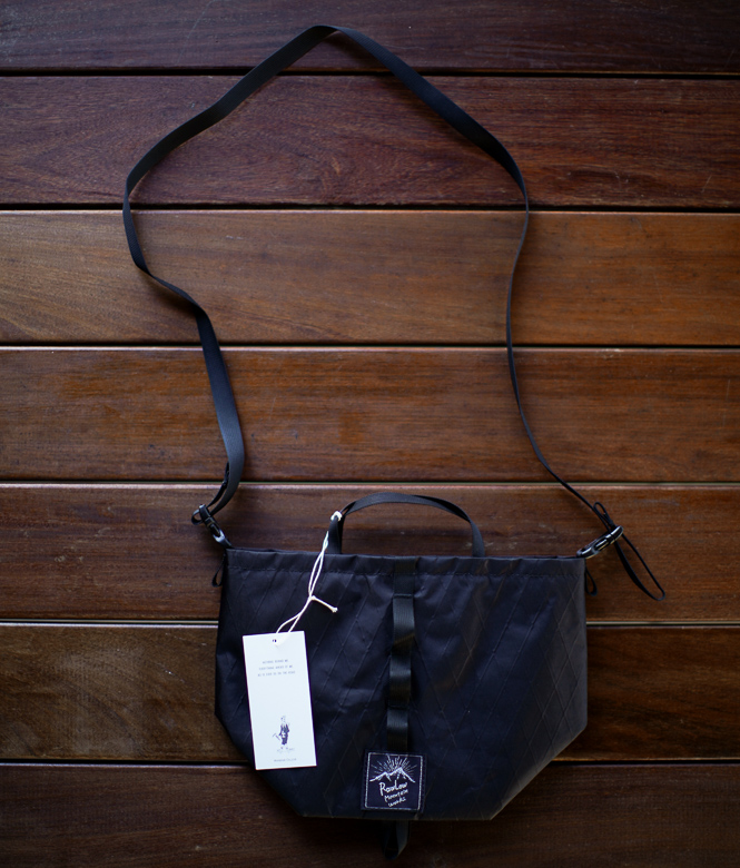 RawLow Mountain Works Tabitibi Tote X-PAC All Black　全体