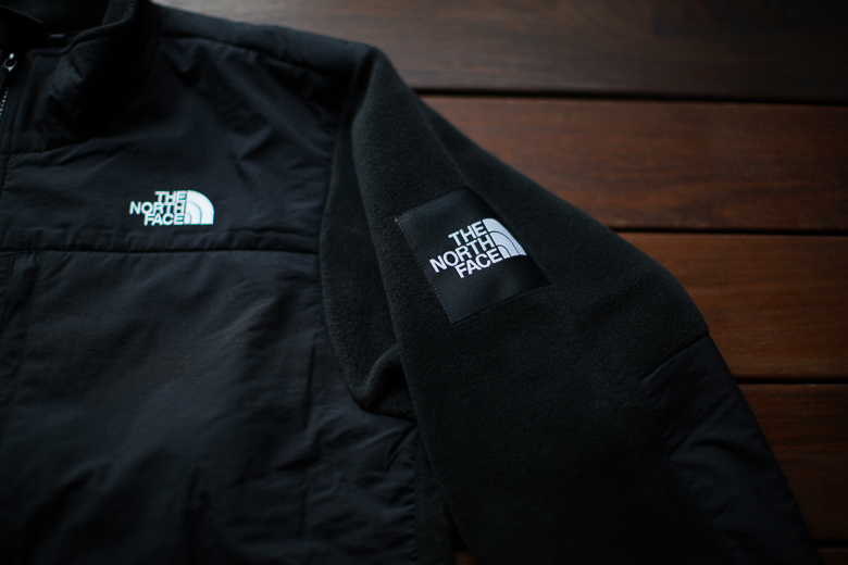 THE NORTH FACE デナリジャケット 袖野のロゴ