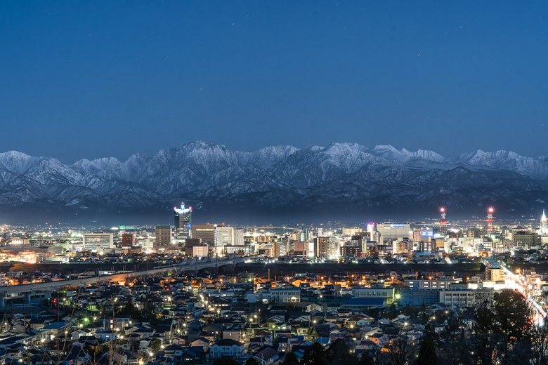 富山市と立山連峰