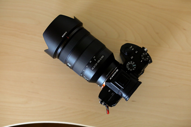 SONY FE 24-105mm F4 G OSS（SEL24105G）をa7iiiに装着