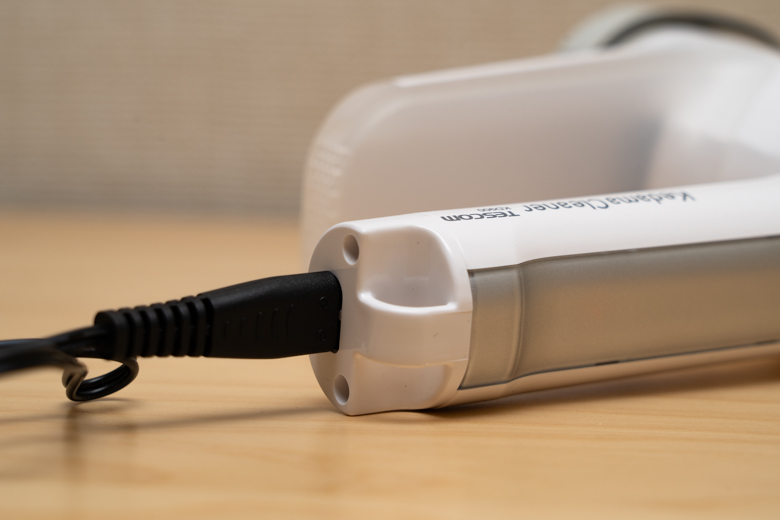 テスコム 毛玉クリーナー ホワイト KD900-W 充電中のイメージ