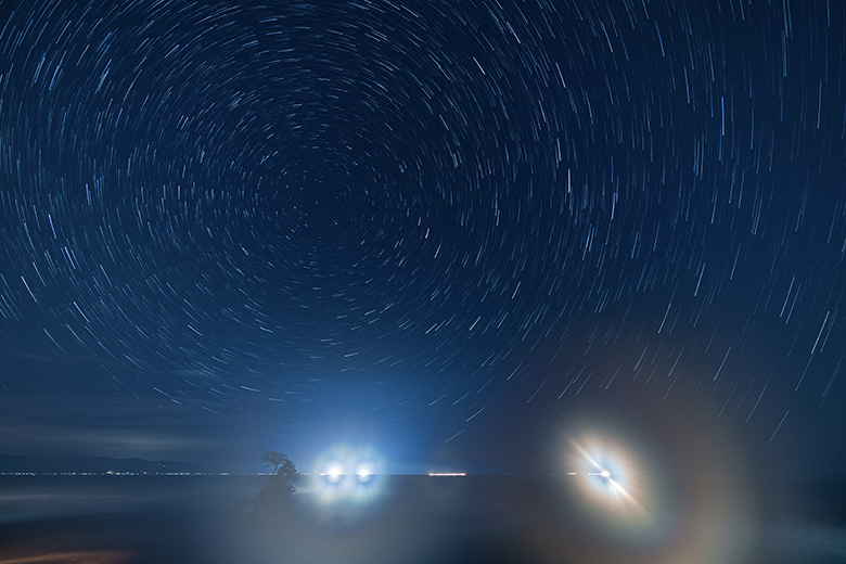 雨晴海岸の星の軌跡写真