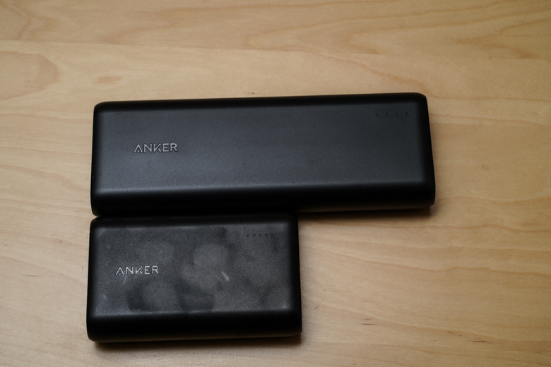 Anker PowerCore 20100と Anker PowerCore Speed 10000 QCとの大きさ比較