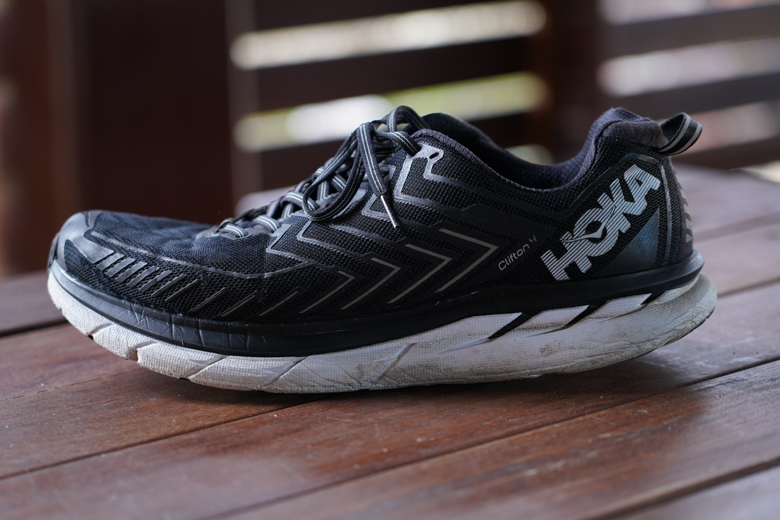 hoka one one clifton 4 wide