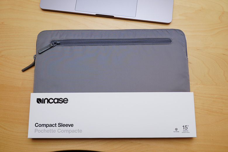Incase 15インチCompact Sleeve in Flight Nylon for MacBook Pro