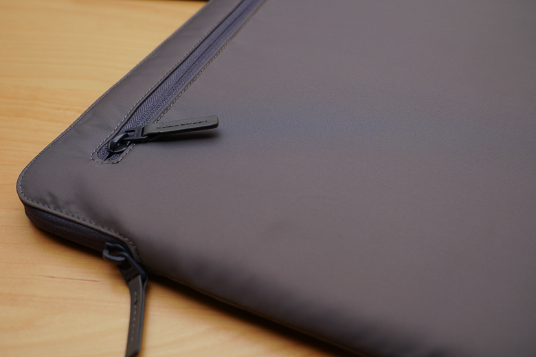 Incase 15インチCompact Sleeve in Flight Nylon for MacBook Pro