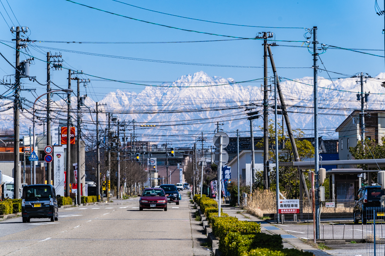 高岡市から見る立山連峰