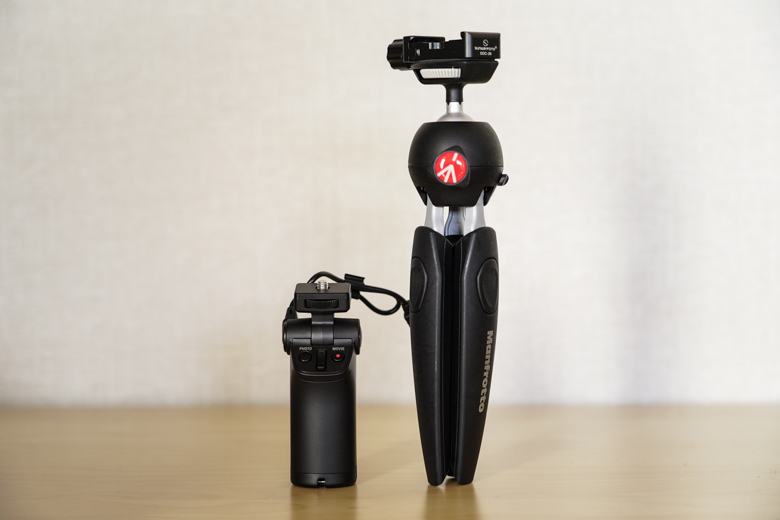 SONY シューティンググリップ（VCT-SGR1）本体とManfrotto PIXI EVOを比較