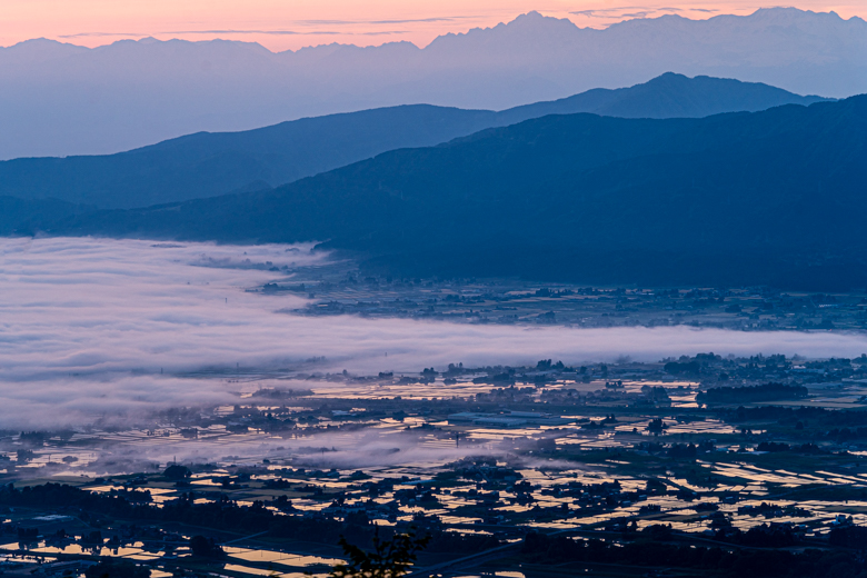 医王山展望台 散居村と雲海