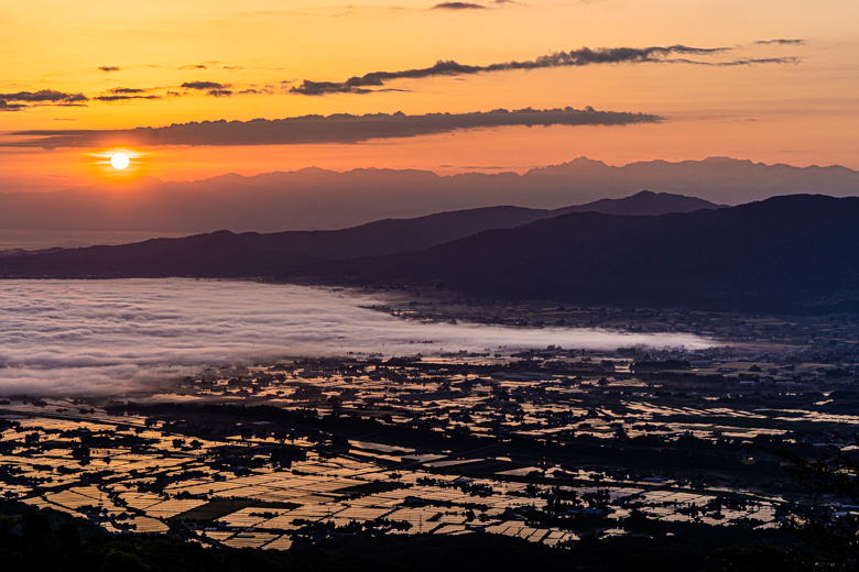 医王山展望台 散居村と雲海