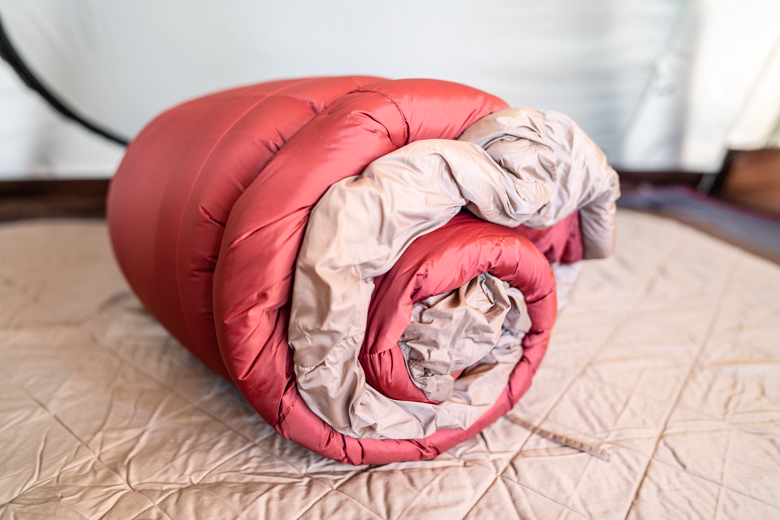 スノーピーク グランドオフトン ダブル1600】我が家がファミリーキャンプで使っている寝袋を紹介します。｜ファミリーキャンプで「カシャッとな」